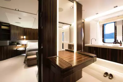 Cloudbreak superyacht to charter