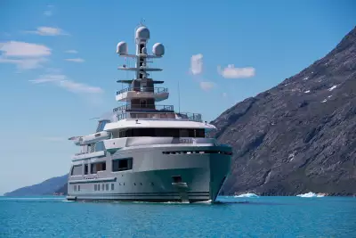 Cloudbreak superyacht to charter
