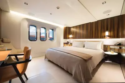 Cloudbreak superyacht to charter