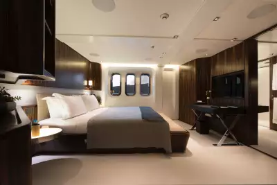 Cloudbreak superyacht to charter