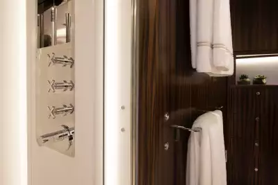 Cloudbreak superyacht to charter