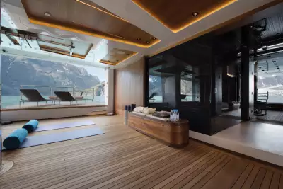 Cloudbreak superyacht to charter