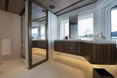 Cloudbreak superyacht to charter