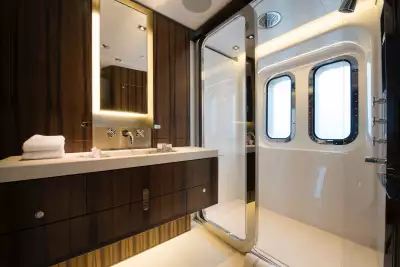 Cloudbreak superyacht to charter