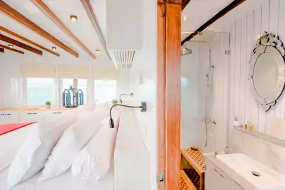 Mischief yacht for charter
