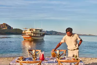 Mischief yacht for charter