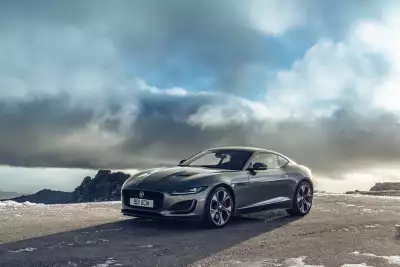 Jaguar F-TYPE P300 Coupé RWD in Eiger Grey