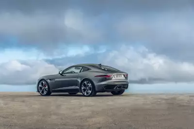 Jaguar F-TYPE P300 Coupé RWD in Eiger Grey