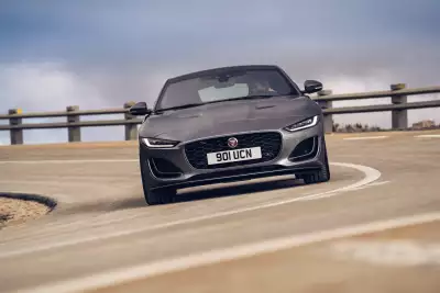 Jaguar F-TYPE P300 Coupé RWD in Eiger Grey