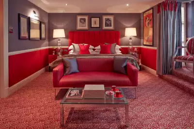 The Milestone Hotel Mistinguett Suite