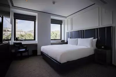 Page 8 hotel London