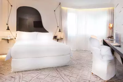 La Maison Champs-Elys&eacute;es