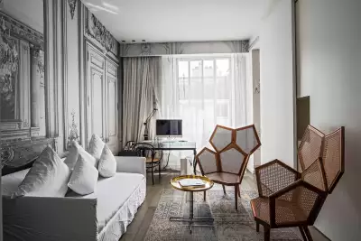 La Maison Champs-Elys&eacute;es