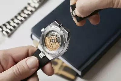 Vacheron Constantin Overseas Moonphase Retrograde Date