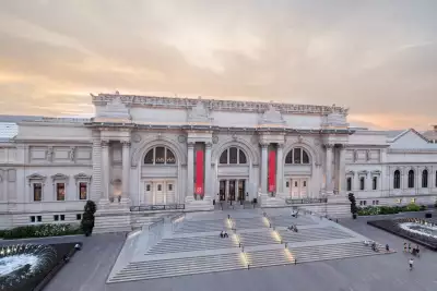 The Metropolitan Museum of Art, New York (Exterior)
