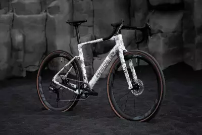 Ribble’s range-topping Stone Edition is fitted with expertly curated premium components, which combine top-tier performance with weight-saving characteristics to further enhance the Gravel SL’s gravel credentials