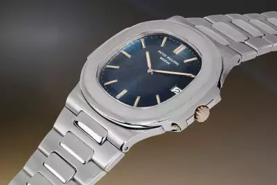 Patek Philippe Nautilus reference 3700/1 in 18 karat white gold