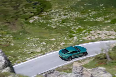Aston Martin DB12