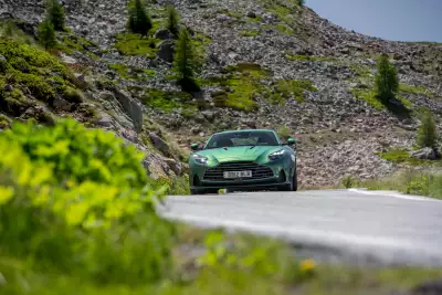 Aston Martin DB12