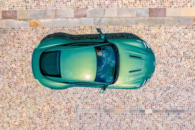Aston Martin DB12