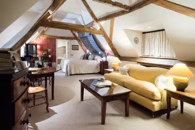 Le Manoir aux Quat'Saisons bedroom