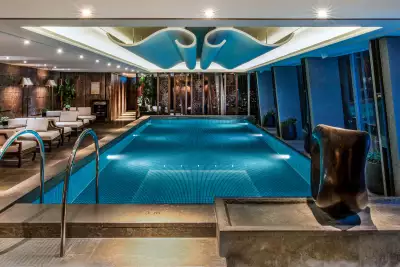 Shangri-La Sky Pool and sauna