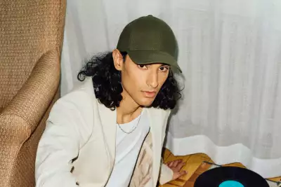 Model wearing Stiksen cap