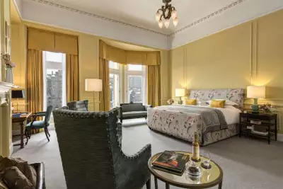 The Balmoral &ndash; a bedroom
