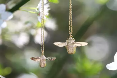 https://alexmonroe.com/products/bumblebee-necklace