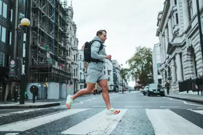 Runners wearing Stolt commuter backpacks