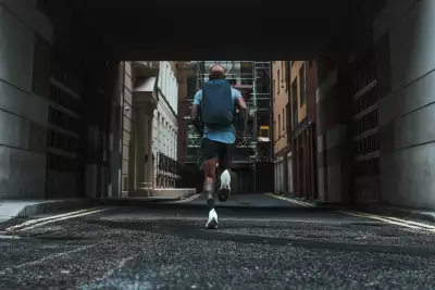 Runners wearing Stolt commuter backpacks