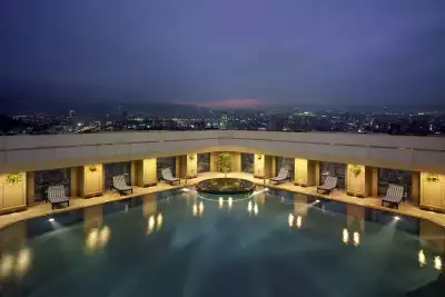 Shangri-La Far Eastern Taipei Rooftop Pool