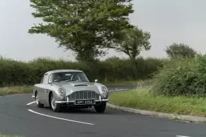 Aston Martin Goldfinger DB5 Continuation
