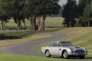 Aston Martin Goldfinger DB5 Continuation