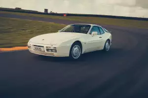 Porsche 944
