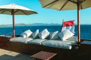 Mischief yacht for charter