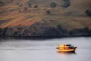 Mischief yacht for charter