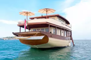 Mischief yacht for charter