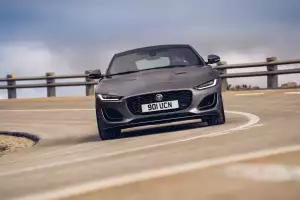 Jaguar F-TYPE P300 Coupé RWD in Eiger Grey
