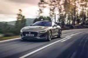 Jaguar F-TYPE P300 Coupé RWD in Eiger Grey