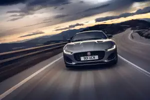 Jaguar F-TYPE P300 Coupé RWD in Eiger Grey