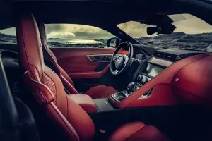 Jaguar F-TYPE P300 Coupé RWD in Eiger Grey