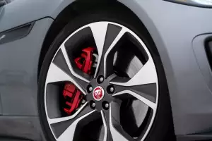 Jaguar F-TYPE P300 Coupé RWD in Eiger Grey