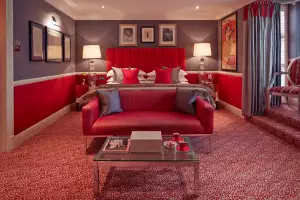 The Milestone Hotel Mistinguett Suite