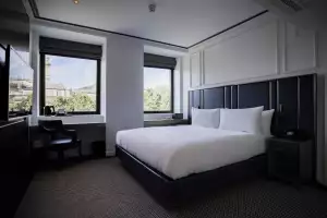 Page 8 hotel London