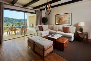 Ombria Viceroy Residences