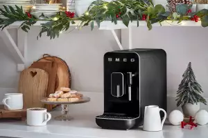 SMEG  Limited-edition matte black BCC02