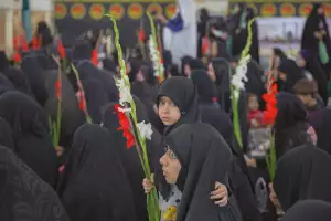 Iranian child and mother