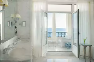 Four Seasons Grand-Hotel du Cap-Ferrat bedroom