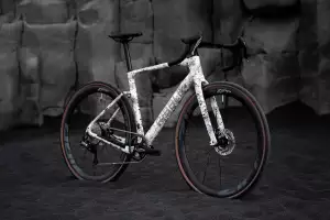 Ribble’s range-topping Stone Edition is fitted with expertly curated premium components, which combine top-tier performance with weight-saving characteristics to further enhance the Gravel SL’s gravel credentials